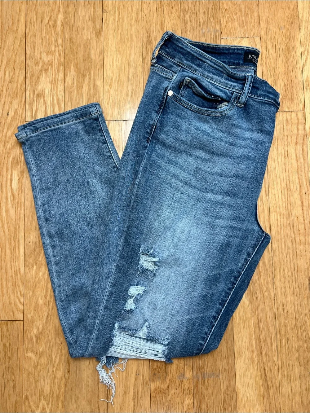 Judy Blue Los Angeles Distressed Boyfriend Jeans
